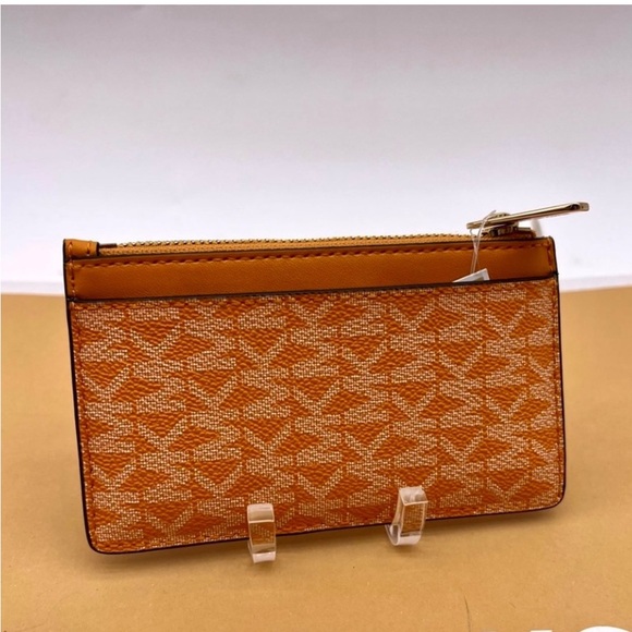 Michael Kors Jet Set
Travel MD TZ
Card Case Wallet - Picture 3 of 5